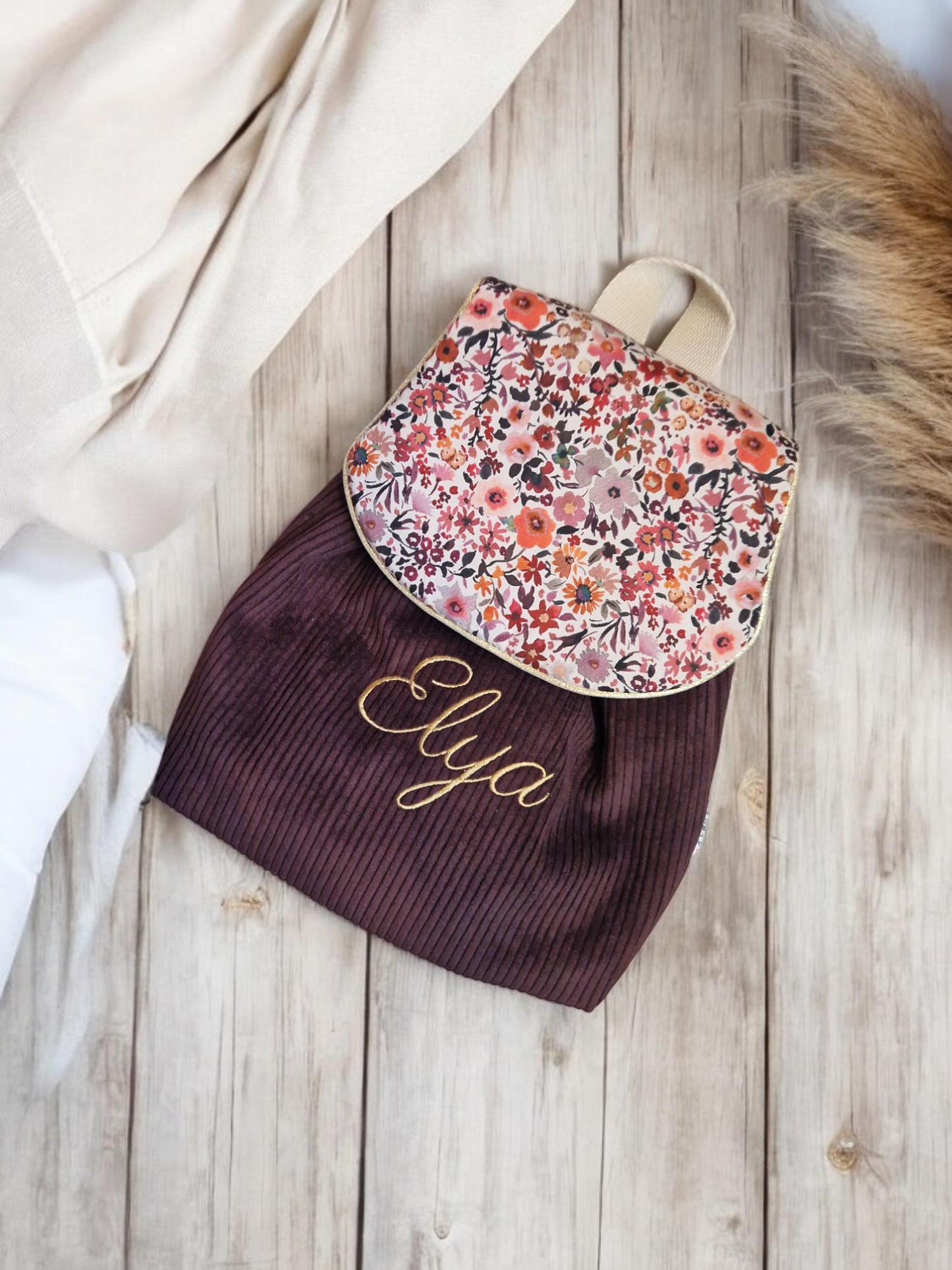 Velours prune, fleurs aquarelle