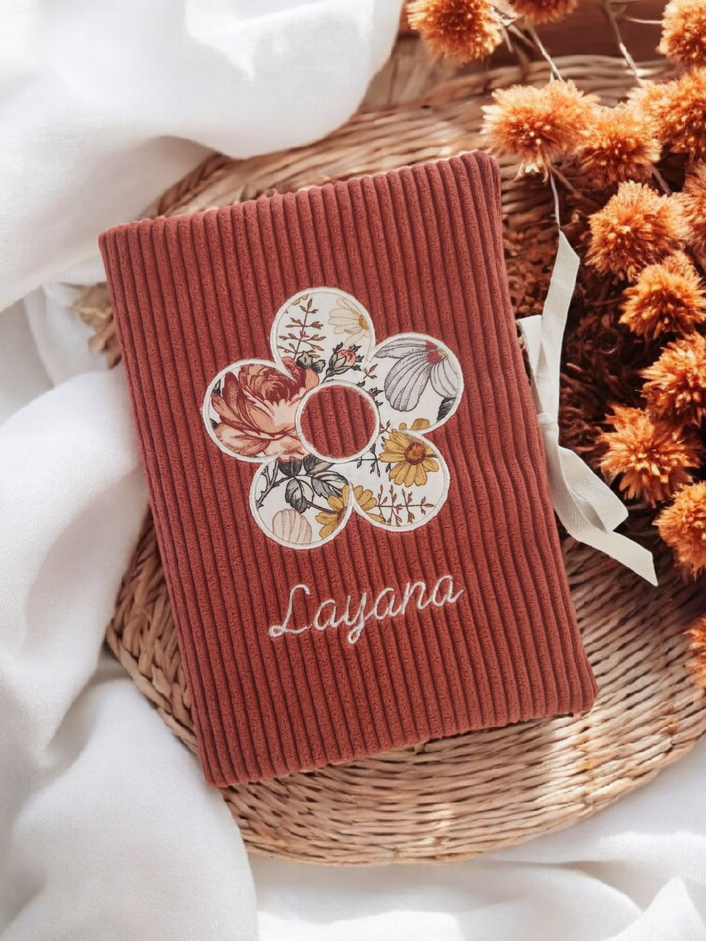 Protège carnet de santé fleur personnalisé